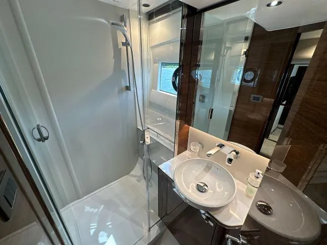  Yacht Photos Pics Princess V50 - 3 Cabin Layout - Master mid cabin en-suite