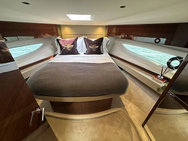  Yacht Photos Pics Princess V50 - 3 Cabin Layout - Forward VIP cabin