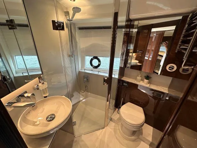  Yacht Photos Pics Princess V50 - 3 Cabin Layout - Day head