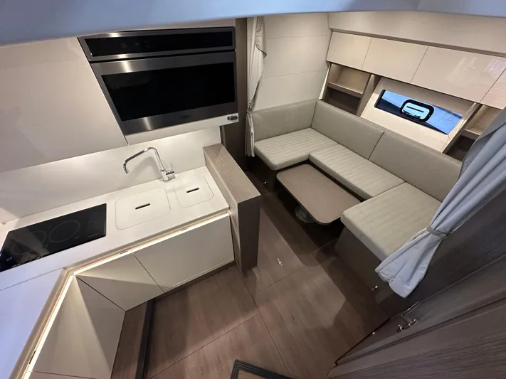 Gran Turismo 45 Yacht Photos Pics 