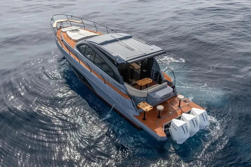  Yacht Photos Pics Luxurious 2026 Hanover 415 yacht cruising on open water, showcasing sleek design and powerful engines.