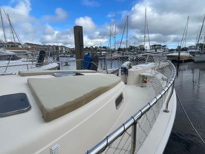 2005 Mainship 430 Aft Cabin 3SR Trawler