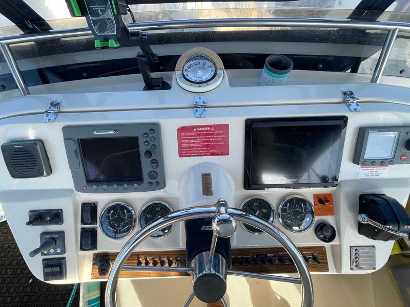 2005 Mainship 430 Aft Cabin 3SR Trawler