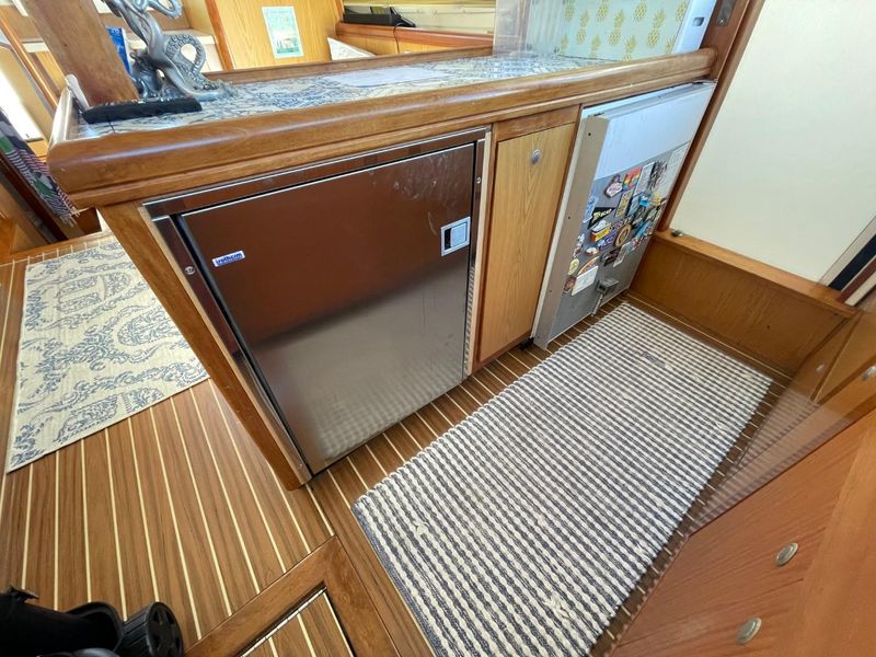 2005 Mainship 430 Aft Cabin 3SR Trawler