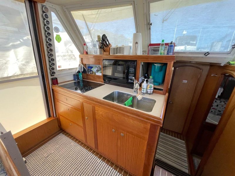 2005 Mainship 430 Aft Cabin 3SR Trawler