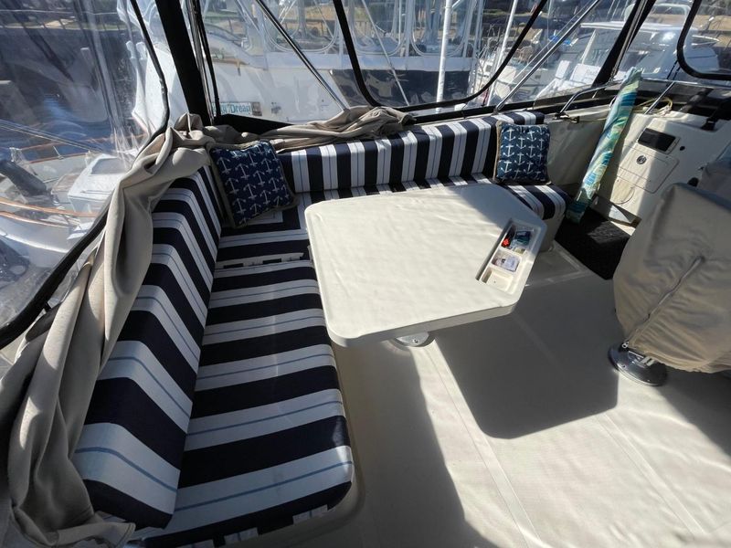 2005 Mainship 430 Aft Cabin 3SR Trawler