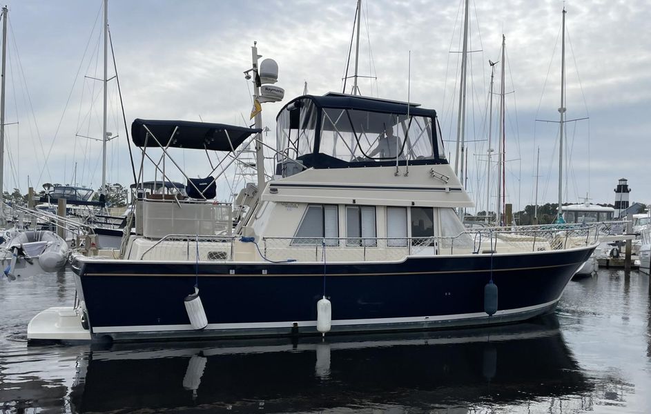 2005 Mainship 430 Aft Cabin 3SR Trawler