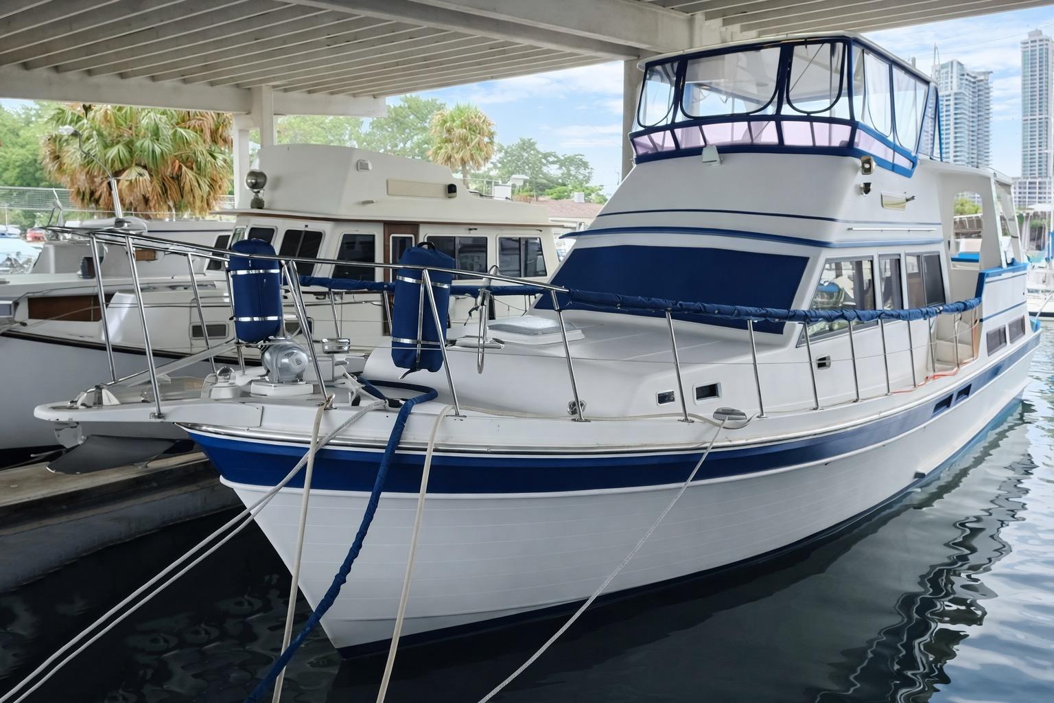 Bestway Cockpit Double Cabin Motor Yacht