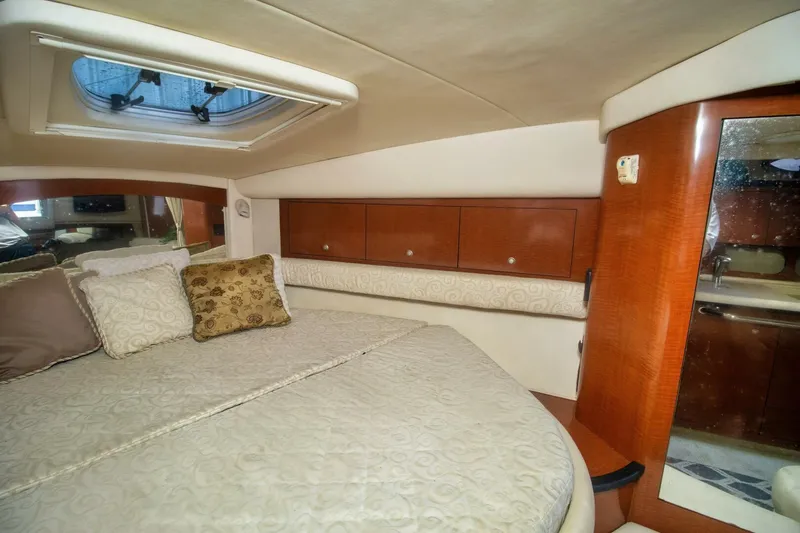  Yacht Photos Pics Luxurious cabin interior of 2005 Sea Ray 340 Sundancer yacht.