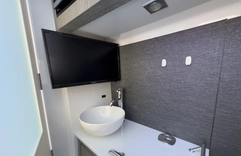 400-102 Yacht Photos Pics 