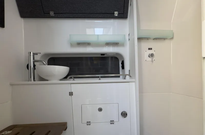 400-102 Yacht Photos Pics 