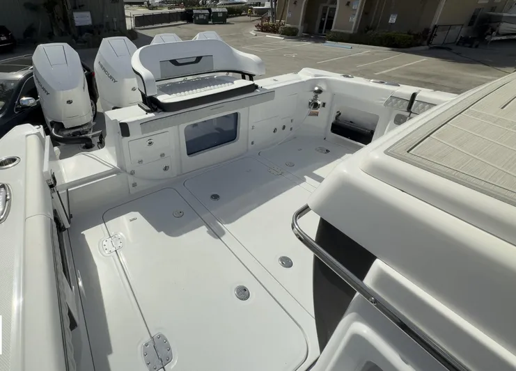 400-102 Yacht Photos Pics 