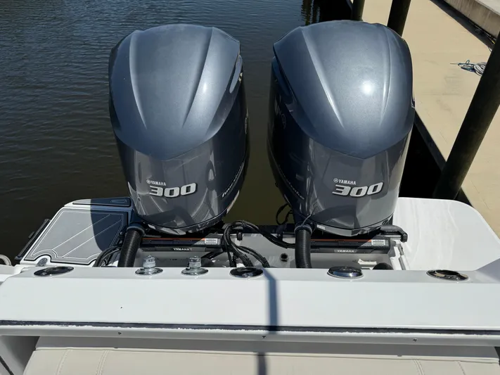  Yacht Photos Pics Twin Yamaha 300 engines on a 2021 Blackfin 272 CC boat.