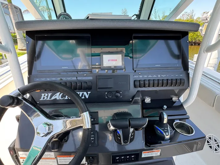  Yacht Photos Pics 2021 Blackfin 272 CC boat dashboard with dual screens and steering wheel.