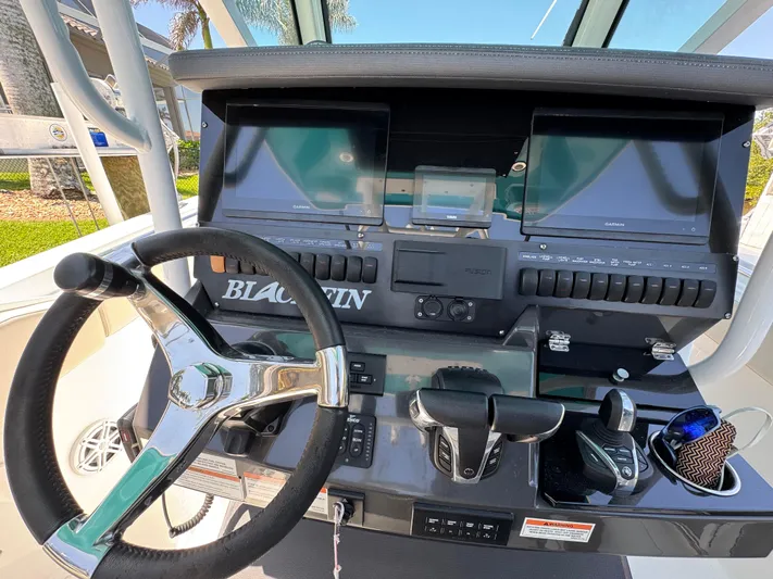  Yacht Photos Pics 2021 Blackfin 272 CC boat dashboard with dual screens and steering wheel.