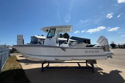 Blackfin 242 HB