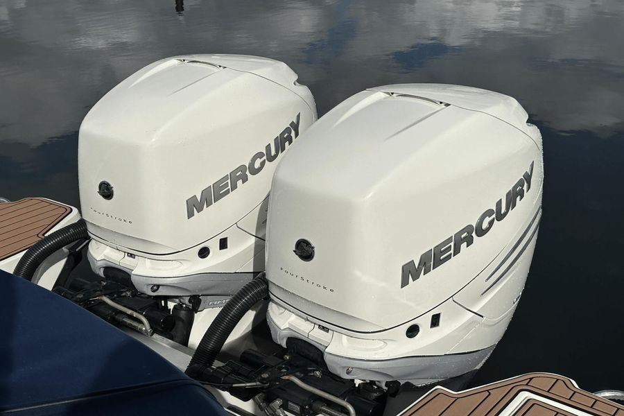 2018 Sea Ray 310 SLX Outboard