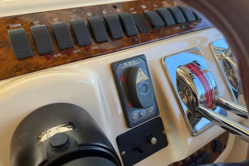  Yacht Photos Pics Close-up of 2004 Meridian 411 Sedan dashboard controls and switches.