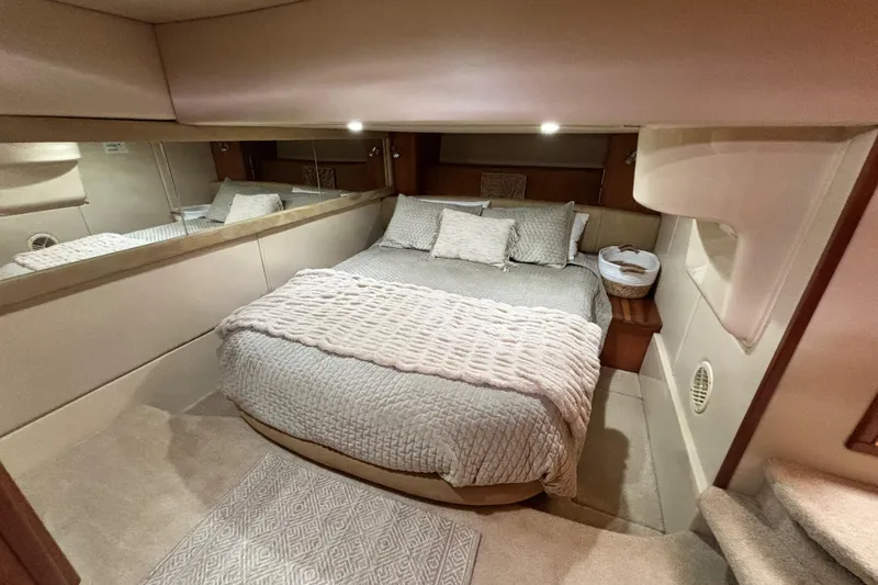  Yacht Photos Pics Luxurious bedroom interior of 2004 Meridian 411 Sedan yacht with cozy bedding.