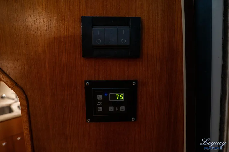 Legacy Yacht Photos Pics 