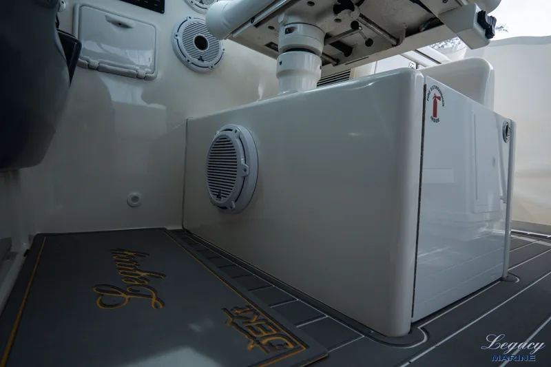 Legacy Yacht Photos Pics 