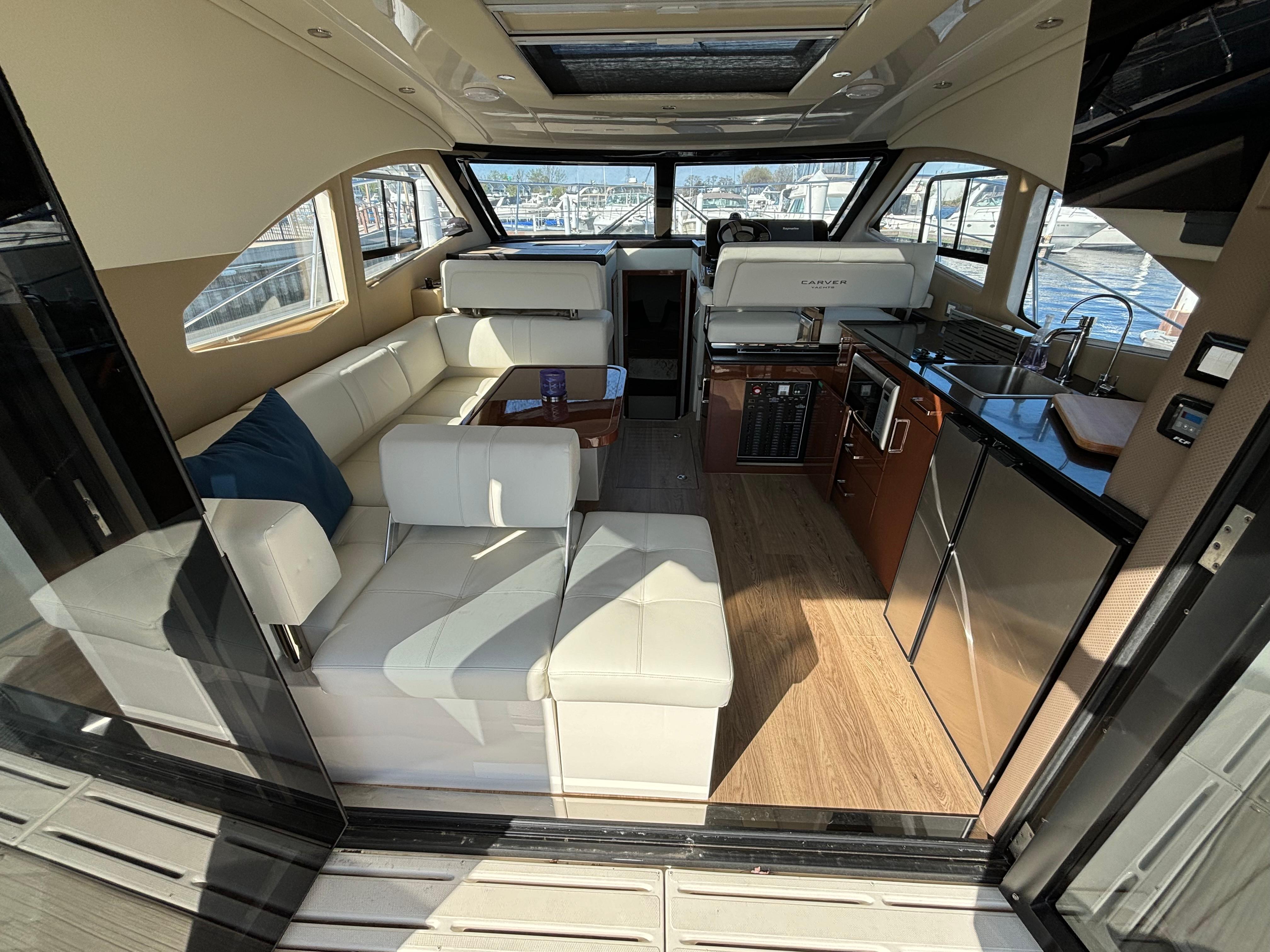 2017 Carver C37 Coupe Motor Yachts for sale - YachtWorld