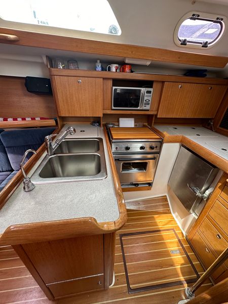 2005 Catalina 350