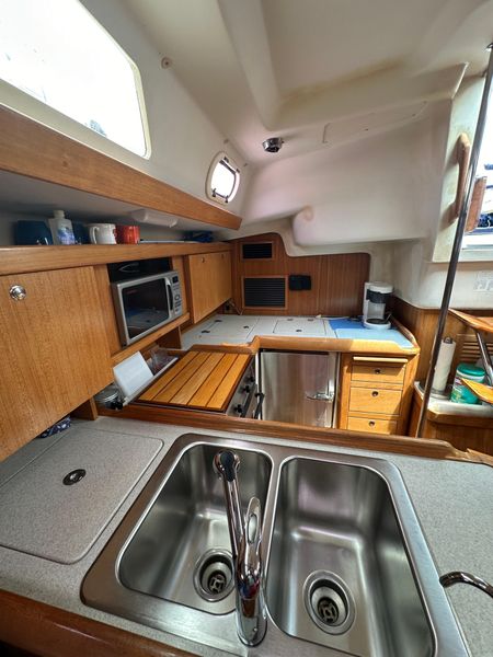 2005 Catalina 350