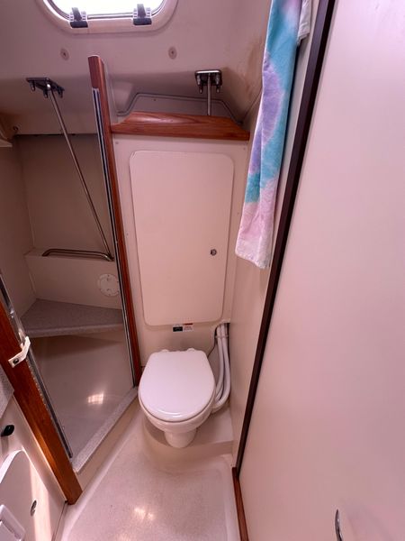 2005 Catalina 350