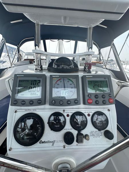 2005 Catalina 350