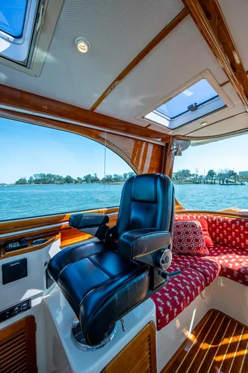 Double Expresso Yacht Photos Pics 2006 Hinckley Talaria 44 MY interior with captain's chair and scenic water view.