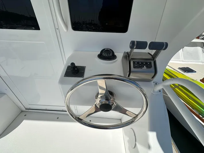 Gitana Yacht Photos Pics Steering wheel and controls of 2000 Viking Enclosed Flybridge yacht.