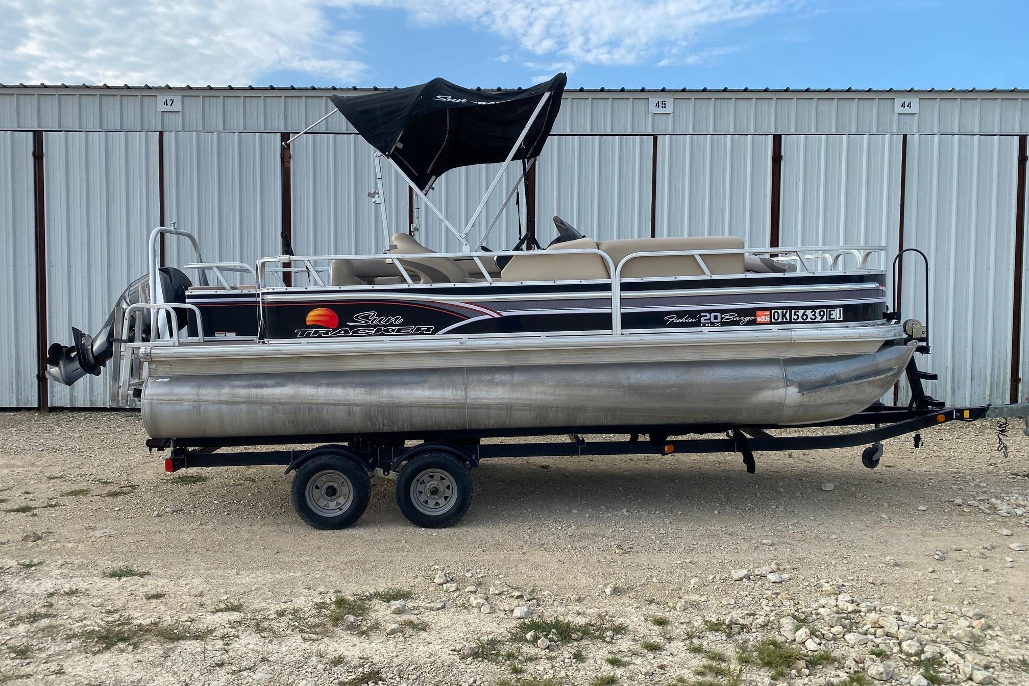 Sun Tracker Fishin' Barge 20 DLX