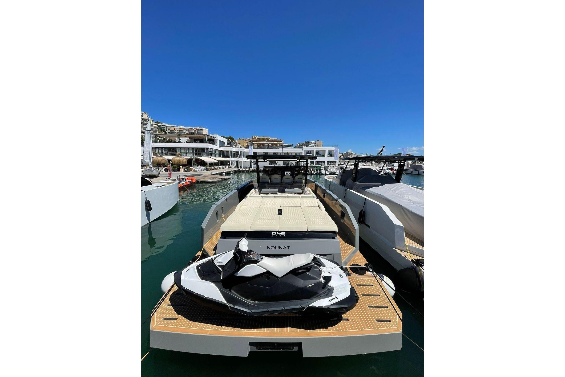 De Antonio Yachts D42