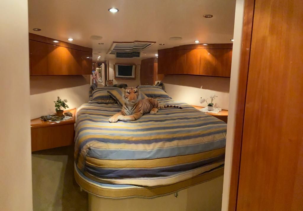 2005 Hatteras 50 