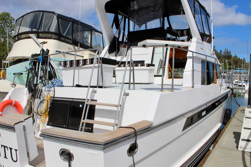 Rc Venture Yacht Photos Pics 1989 Ocean Alexander 44 yacht docked at marina, featuring spacious deck and sleek design.