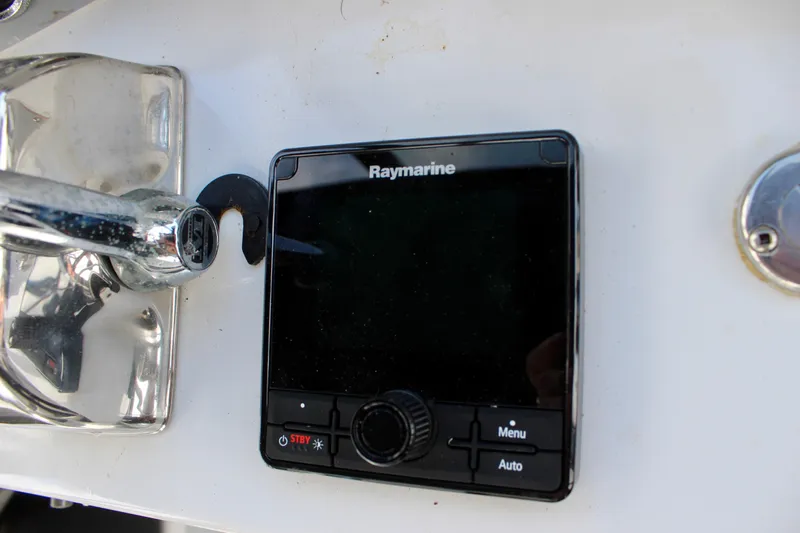 Rc Venture Yacht Photos Pics Raymarine control panel on 1989 Ocean Alexander 44 yacht dashboard.