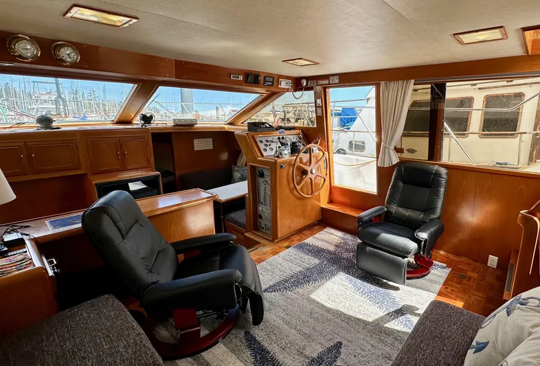 Rc Venture Yacht Photos Pics Luxurious 1989 Ocean Alexander 44 yacht interior with helm, leather chairs, and large windows.