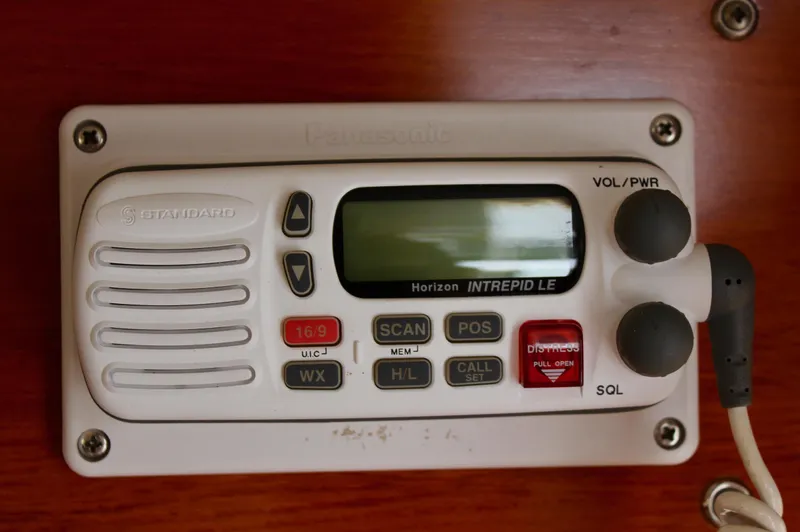 Rc Venture Yacht Photos Pics Marine radio on 1989 Ocean Alexander 44 yacht, featuring Horizon Intrepid LE model.