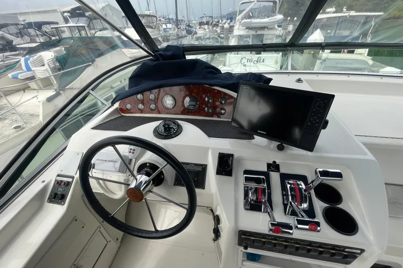 Yacht Photos Pics 1999 Bayliner 3988 Motoryacht helm with steering wheel, controls, and navigation display.