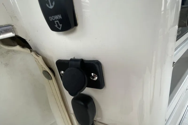  Yacht Photos Pics 1999 Bayliner 3988 Motoryacht anchor control switch and cover detail.