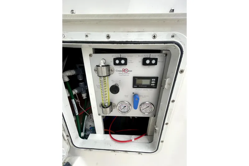  Yacht Photos Pics Control panel of 1999 Bayliner 3988 Motoryacht, featuring gauges and switches.