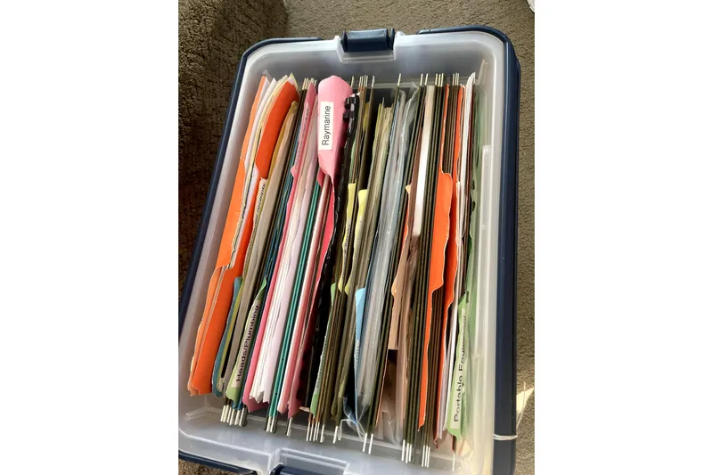  Yacht Photos Pics Organized file box with labeled folders for Bayliner 3988 Motoryacht, 1999 model.