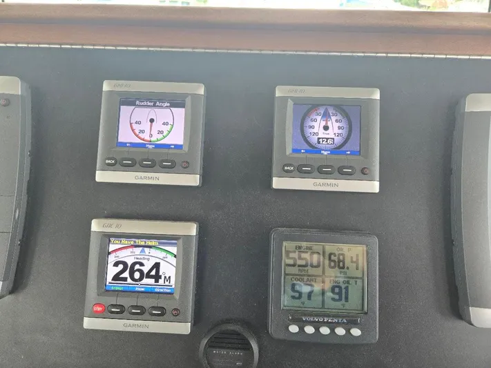 Chinook Yacht Photos Pics Control panel of a 2010 American Tug 49 Limited with Garmin navigation displays.