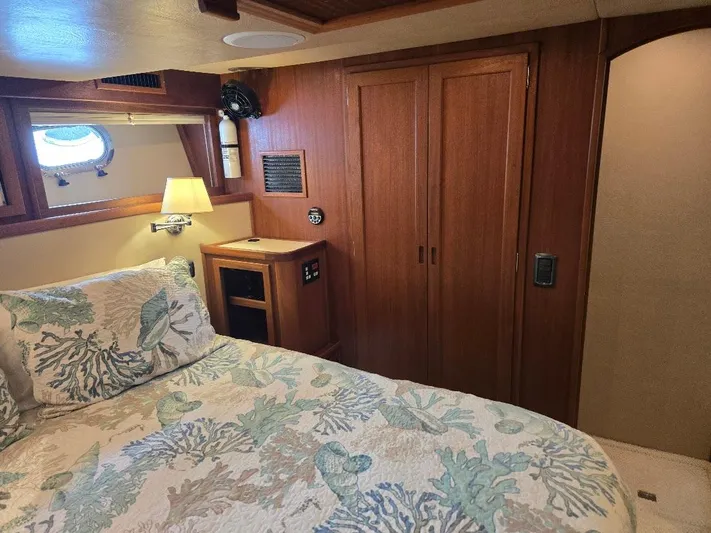 Chinook Yacht Photos Pics 