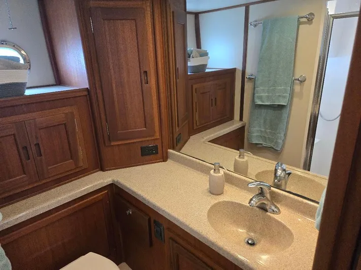 Chinook Yacht Photos Pics 