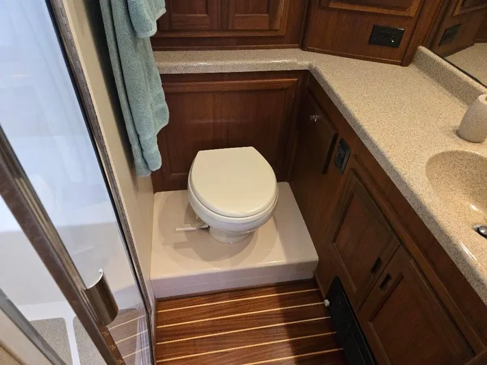 Chinook Yacht Photos Pics 