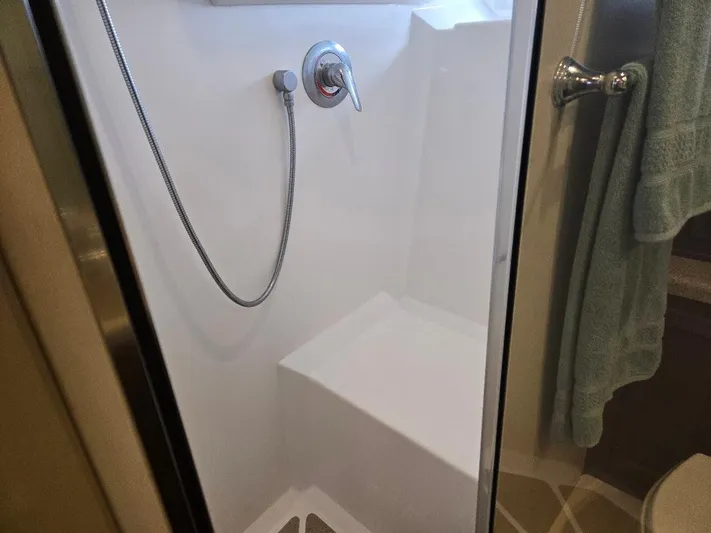 Chinook Yacht Photos Pics 