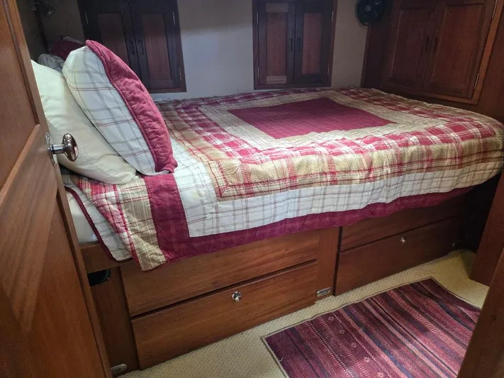 Chinook Yacht Photos Pics 