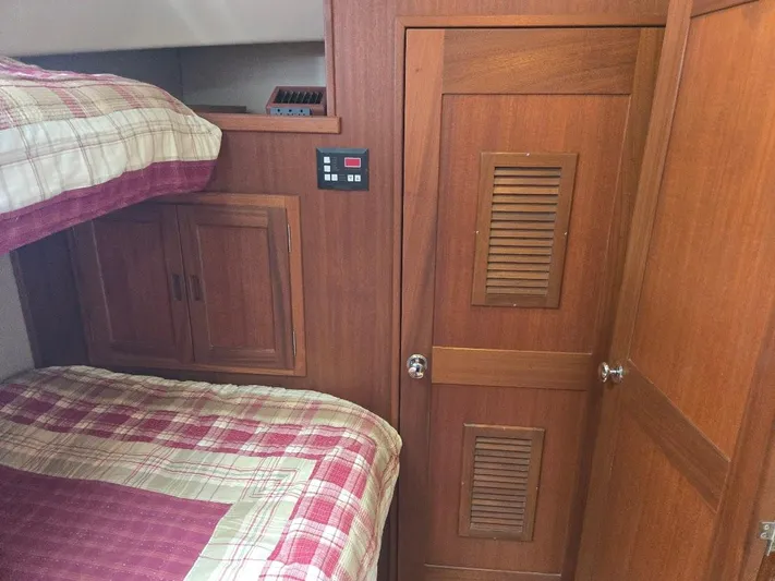 Chinook Yacht Photos Pics 